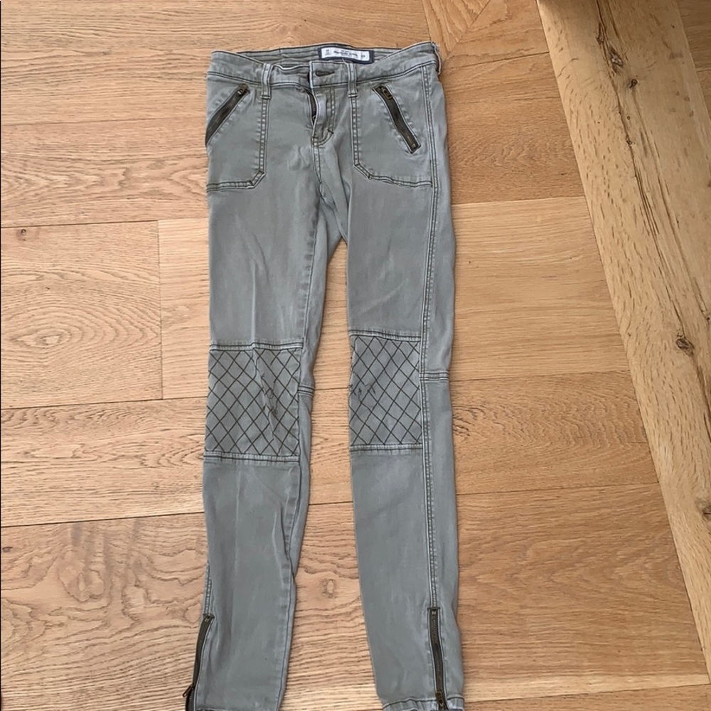 Super Cute Abercrombie Skinny Jeans (00)